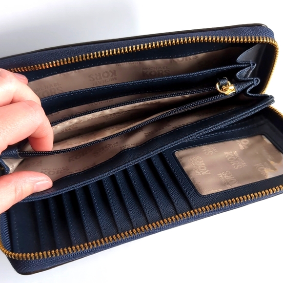 Michael Kors Jet Set Navy Blue Travel Zip Around Leather Wallet - Picture 9 of 15